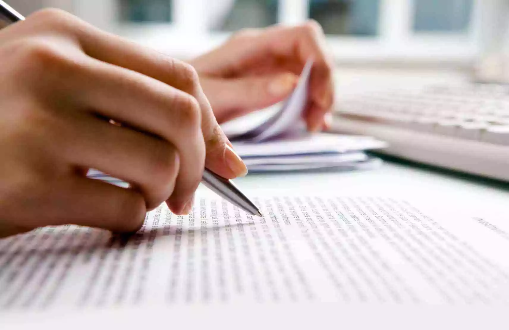 Professionelles Lektorat für Ihre Doktorarbeit: Fehlerfrei und wissenschaftlich präzise