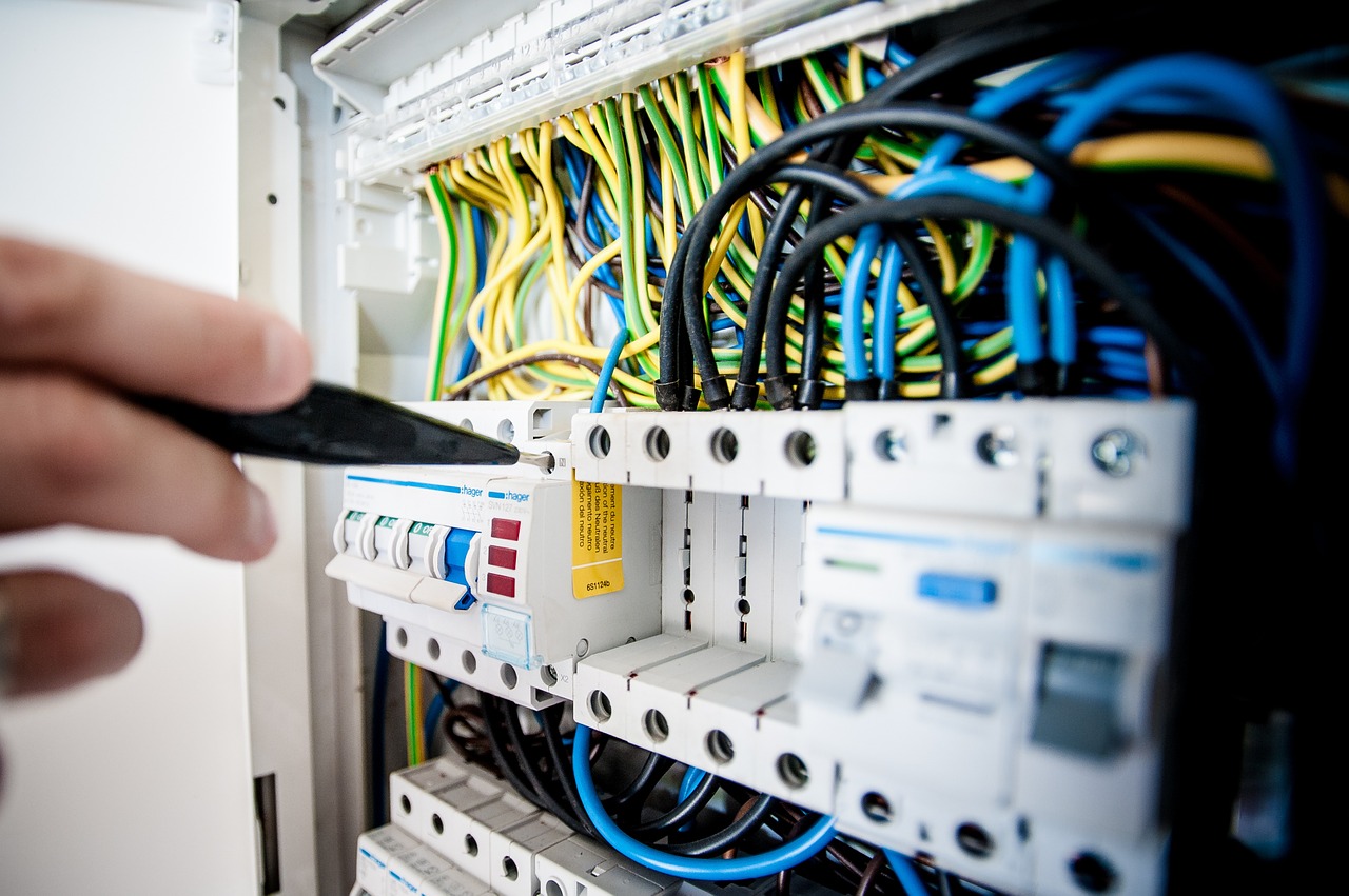 Mit der DGUV V3 Prüfung für eine sichere Arbeitsumgebung sorgen
